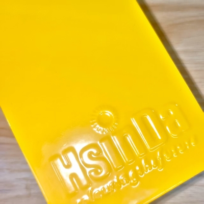 Revestimiento en polvo amarillo epoxi con protección duradera y apariencia llamativa para aparatos y decoraciones