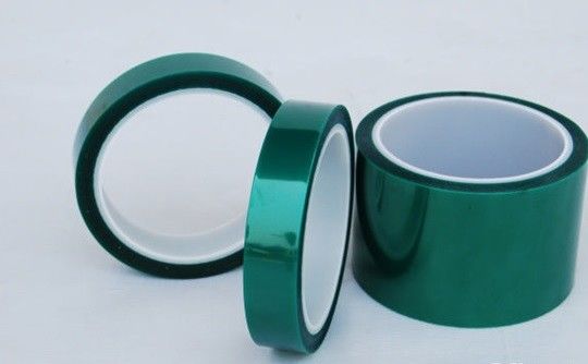Recubrimiento en polvo verde caramelo con efecto liso y resistencia química para superficies metálicas de fácil limpieza